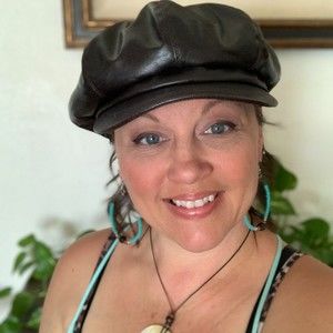 Meet your Posher, Yvette